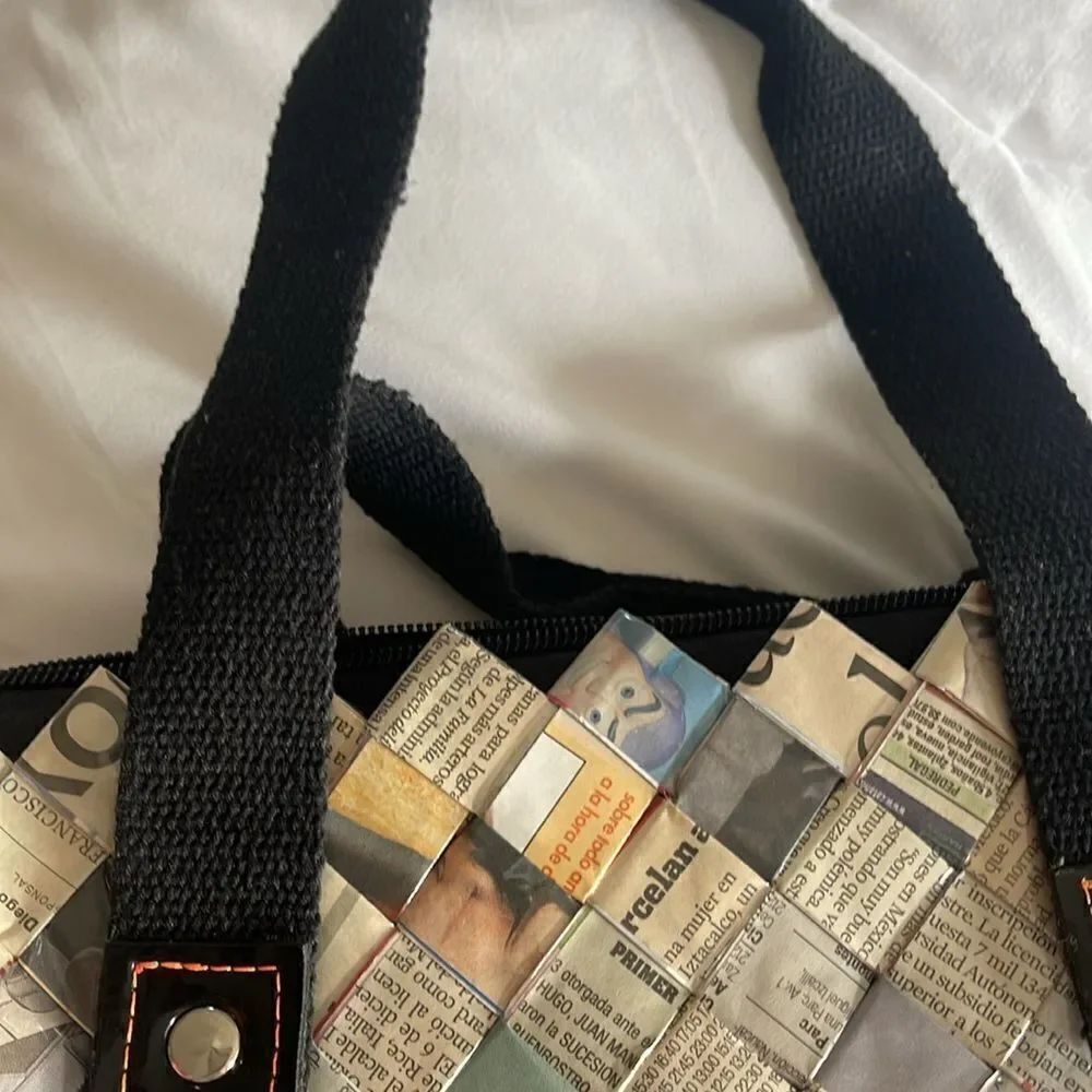 Adorable satchel!  Perfect condition. - Picture 3 of 5